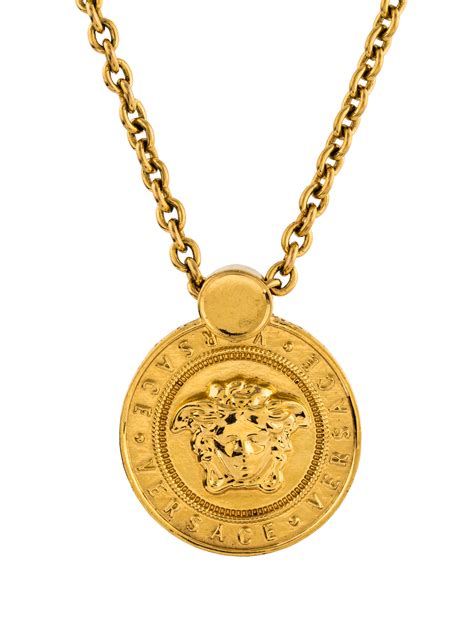 medusa kopf versace kette|medusa heart necklace.